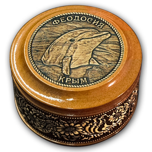 Шкатулка деревянная круглая с накладками из бересты Крым-Дельфин  70х46
